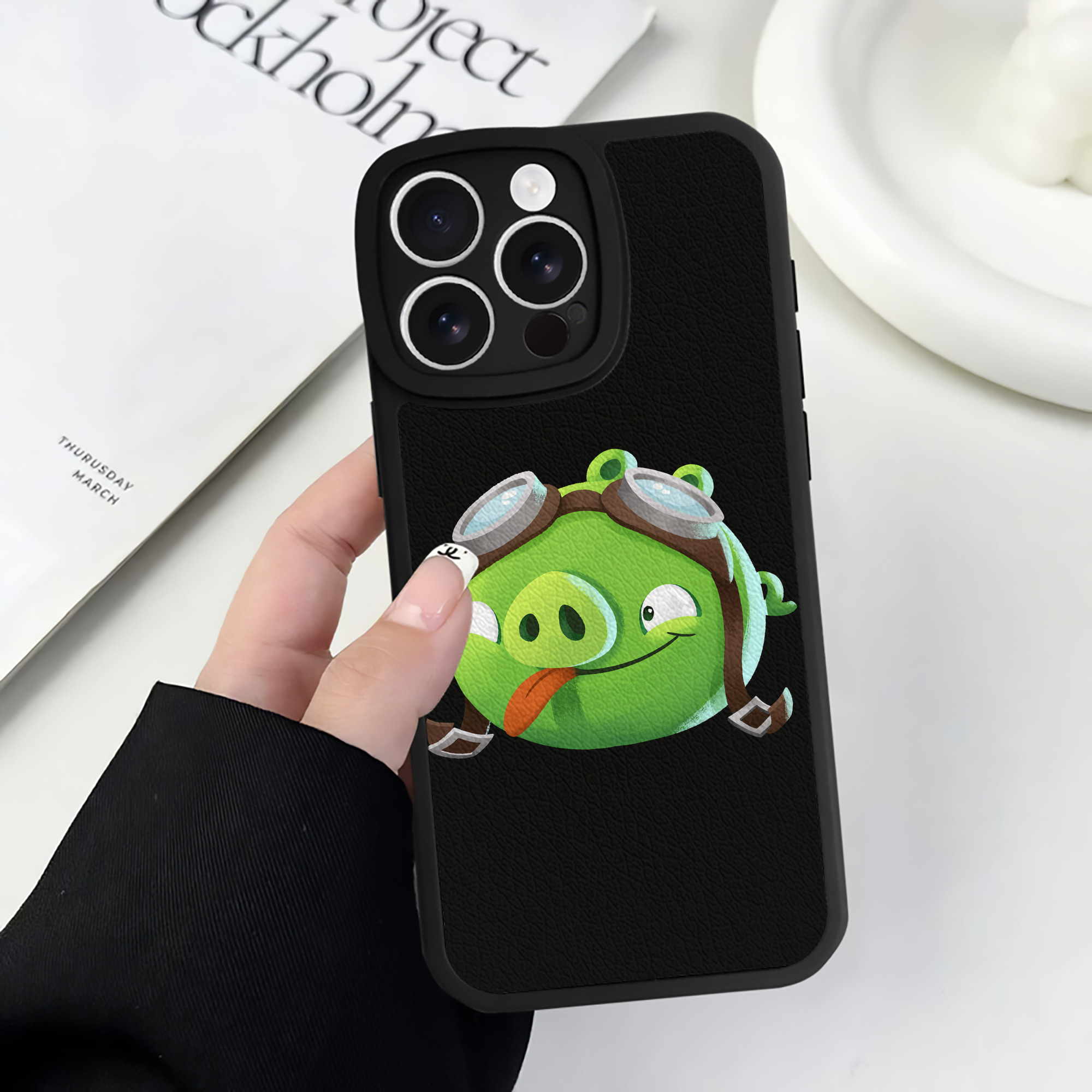 （画像用） Angry Birds アングリーバード 【iPhone 16シリーズ対応】シリコンスマホケース（レザー調） 材質：シリコン